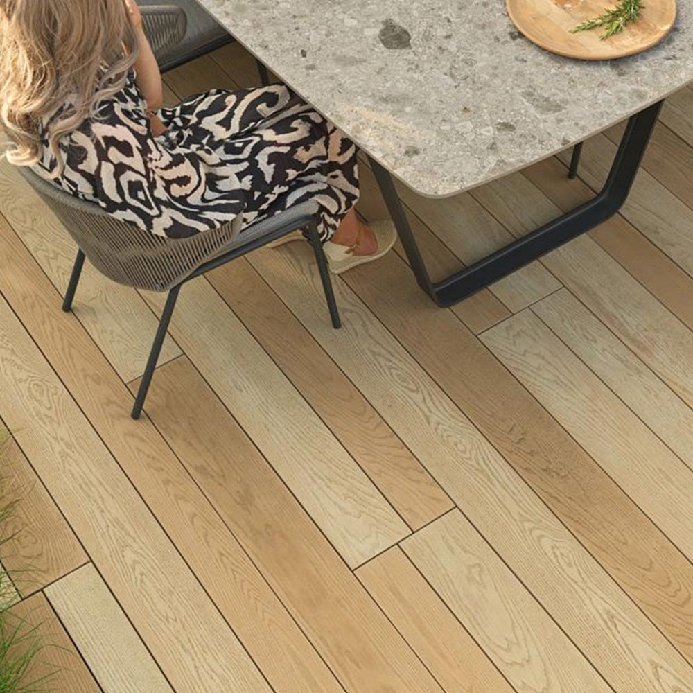 MDE176H_Enhanced-Grain_Ashwood_Golden-Oak-Mix_Lifestyle-cameo_square
