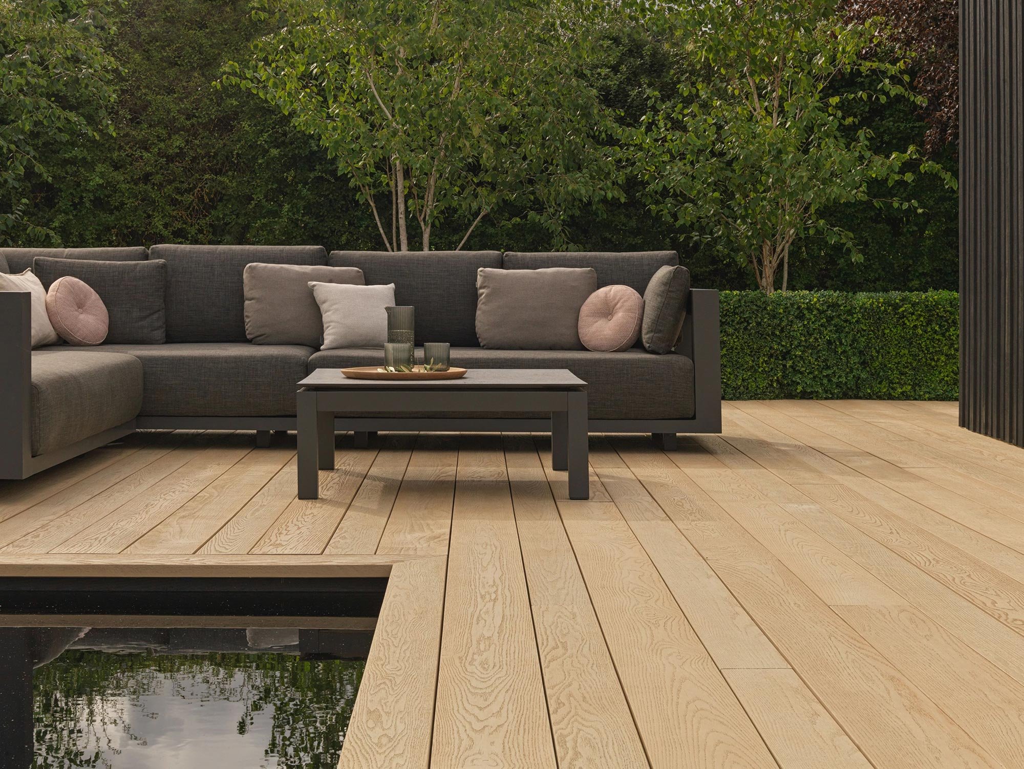 MDE176H_Enhanced-Grain_Ashwood_Lifestyle-Daytime-1